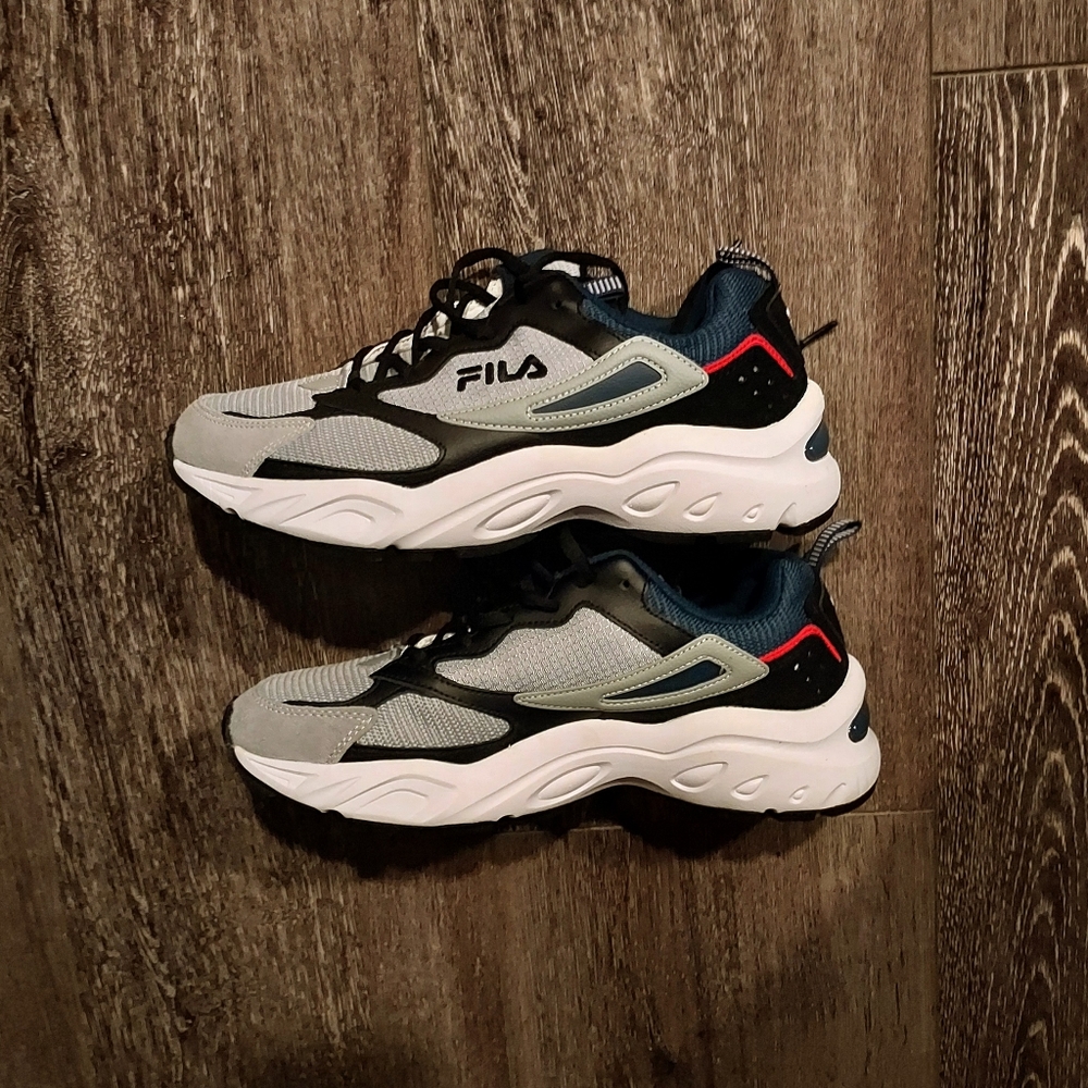 NEW- FILA Recollector running shoes